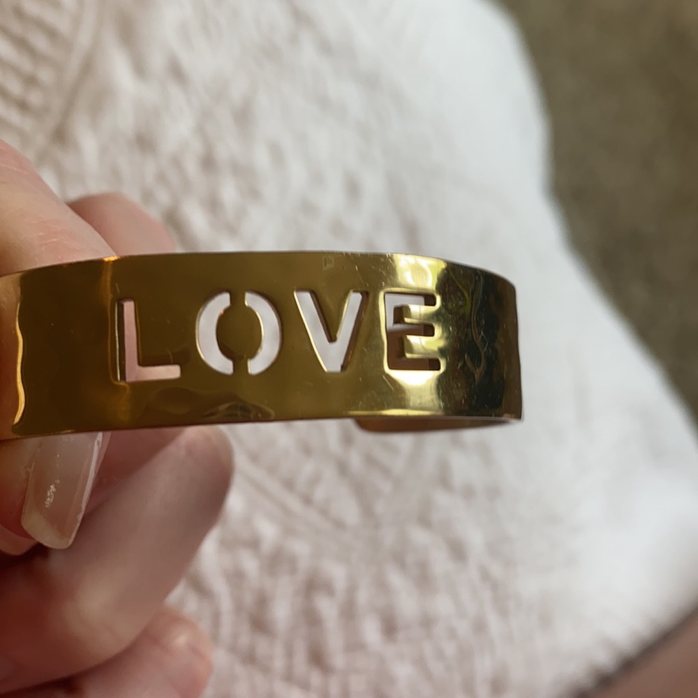 Rustic Cuff Gold Bracelet. EUC - Picture 3 of 4